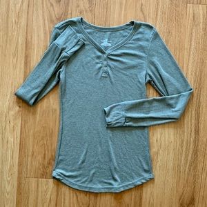 Bobbie Brooks Long Sleeve Olive Henley • M